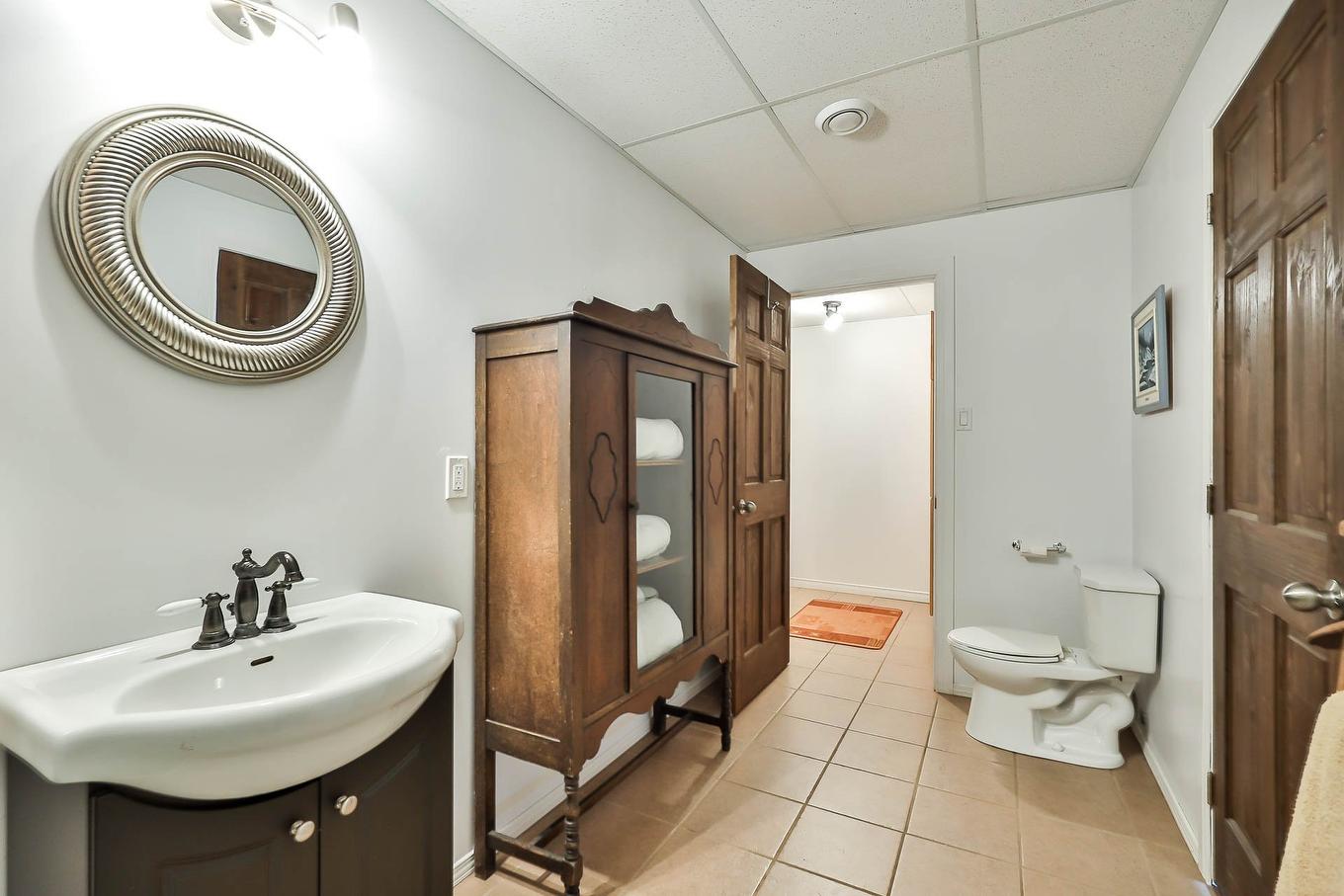 Salle de bains - 2060 Côte St-Victor, Papineauville, QC