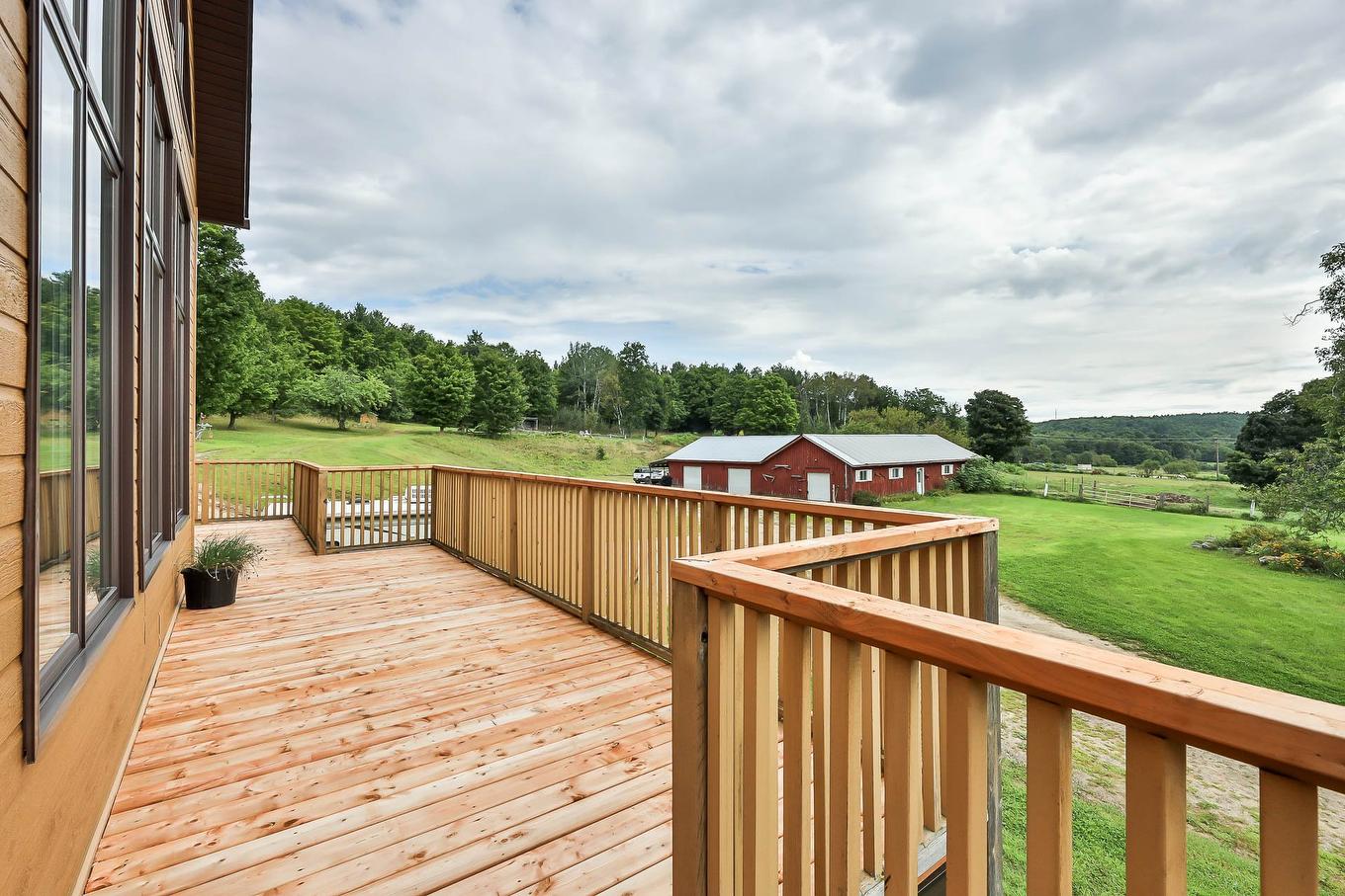 Terrasse - 2060 Côte St-Victor, Papineauville, QC