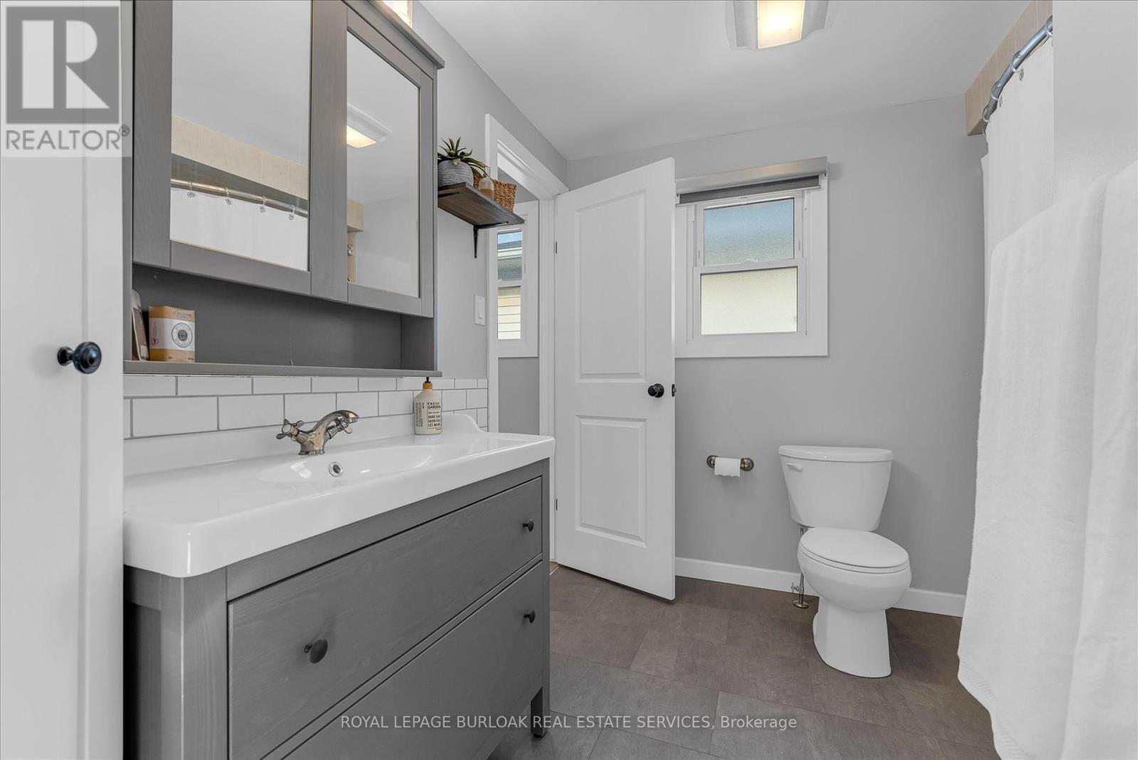 1500 Riley Avenue, Burlington, ON - Indoor Photo Showing Bathroom