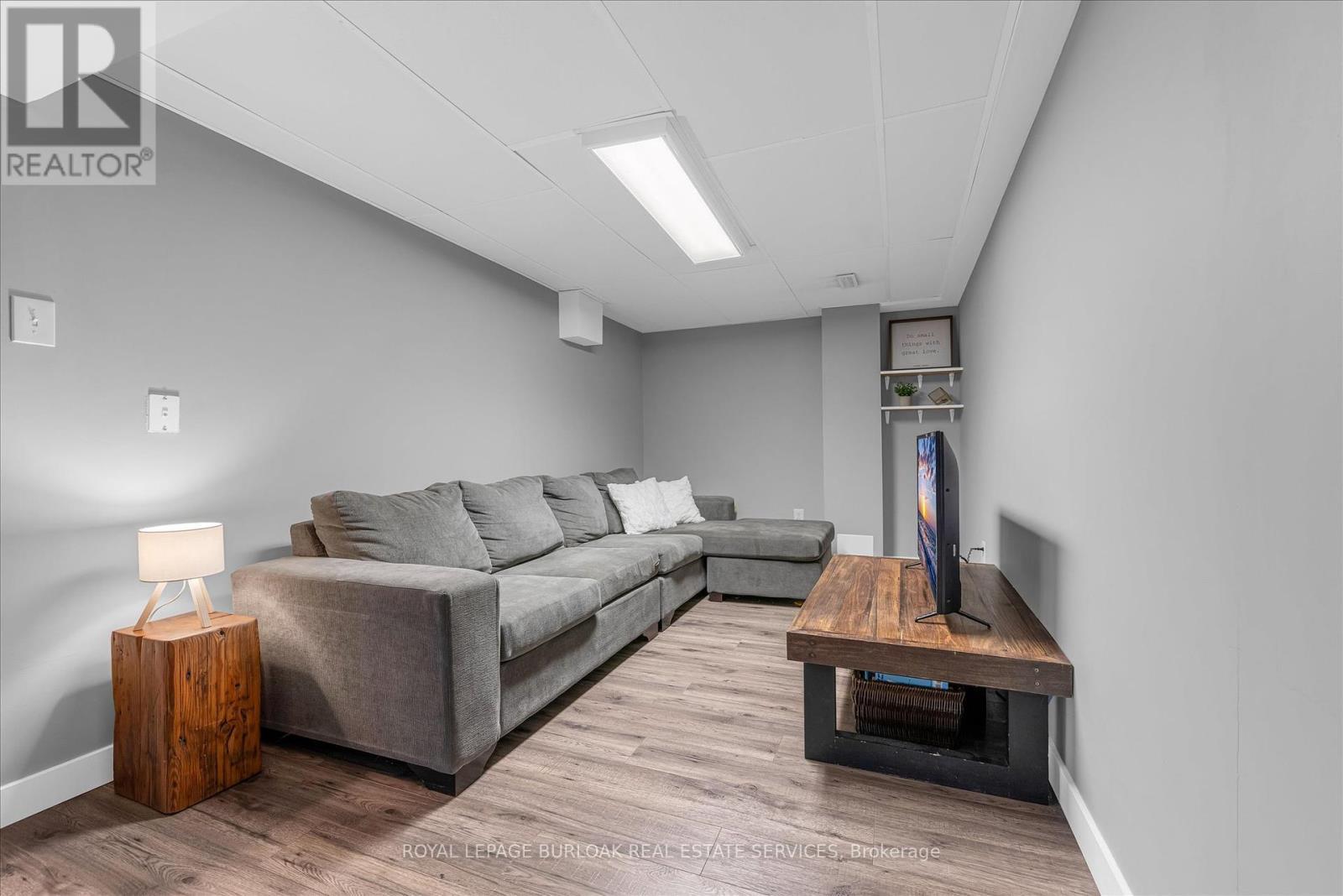 1500 Riley Avenue, Burlington, ON - Indoor