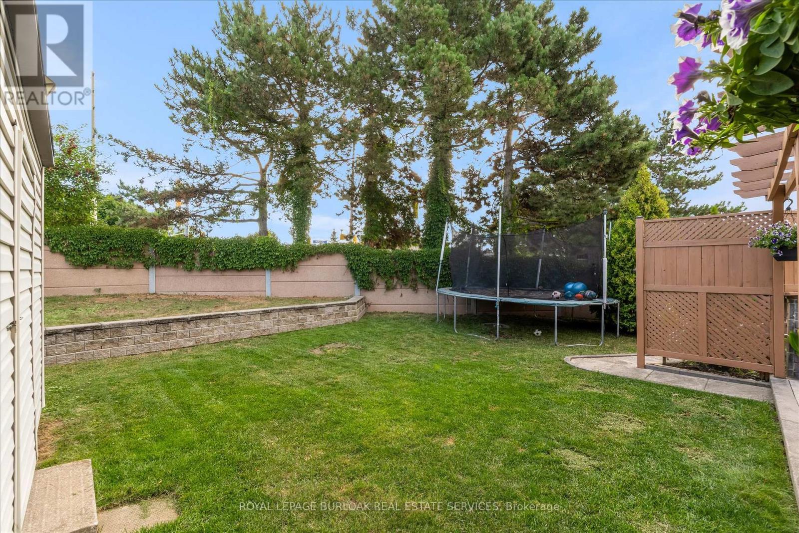 1500 Riley Avenue, Burlington, ON - Outdoor With Backyard