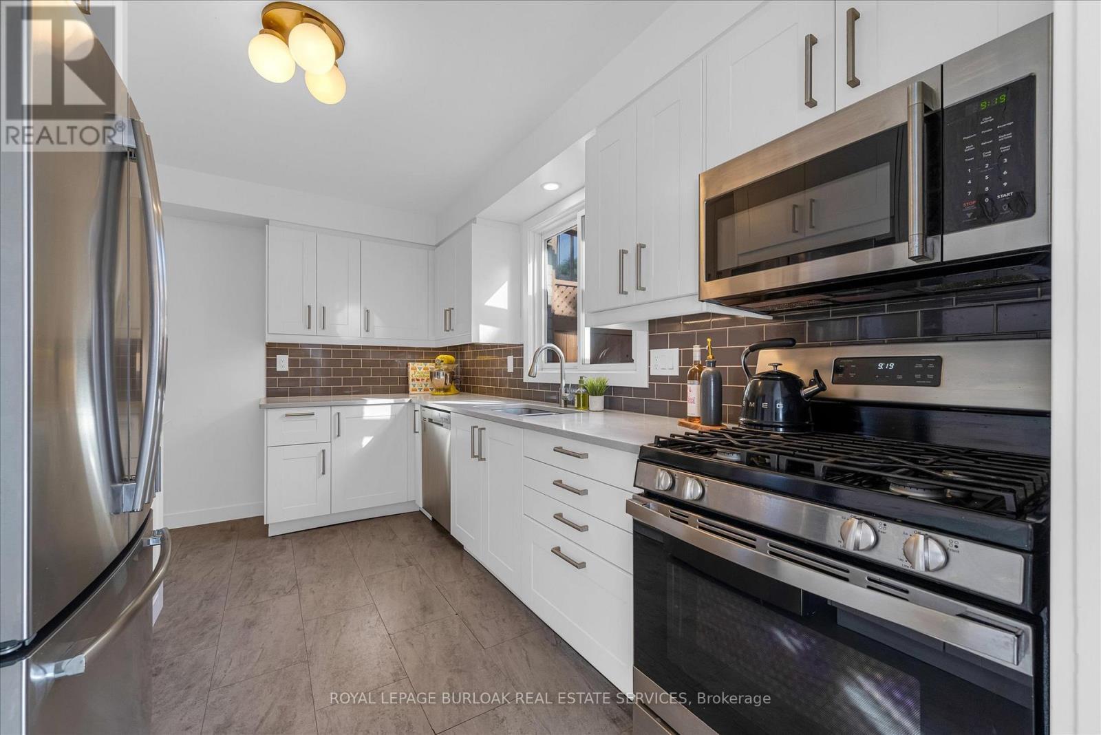 1500 Riley Avenue, Burlington, ON - Indoor Photo Showing Kitchen