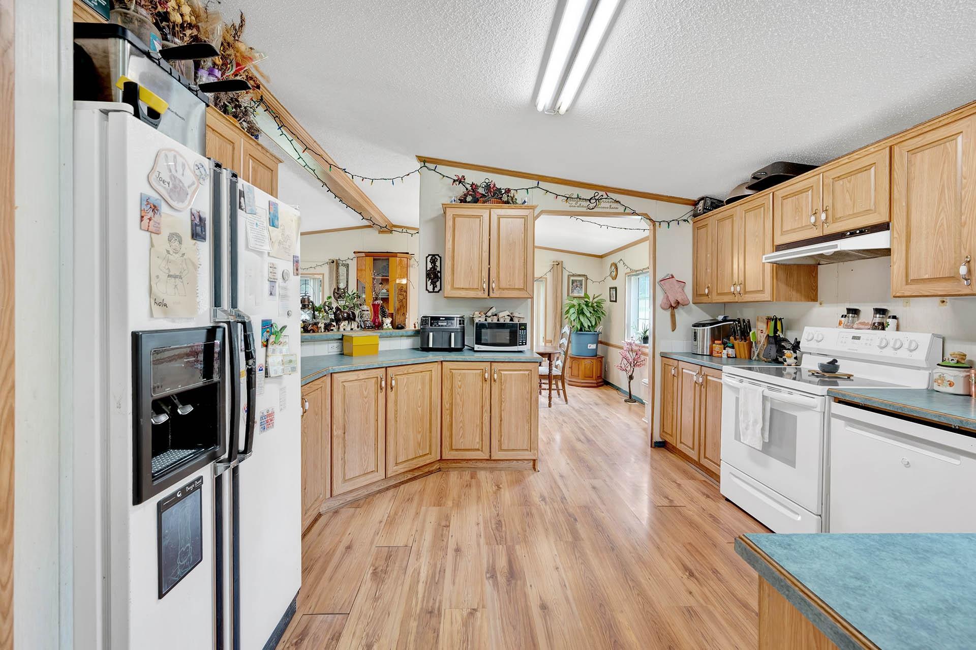 32 Old N Thompson E Highway, Clearwater, BC - Indoor Photo Showing Kitchen