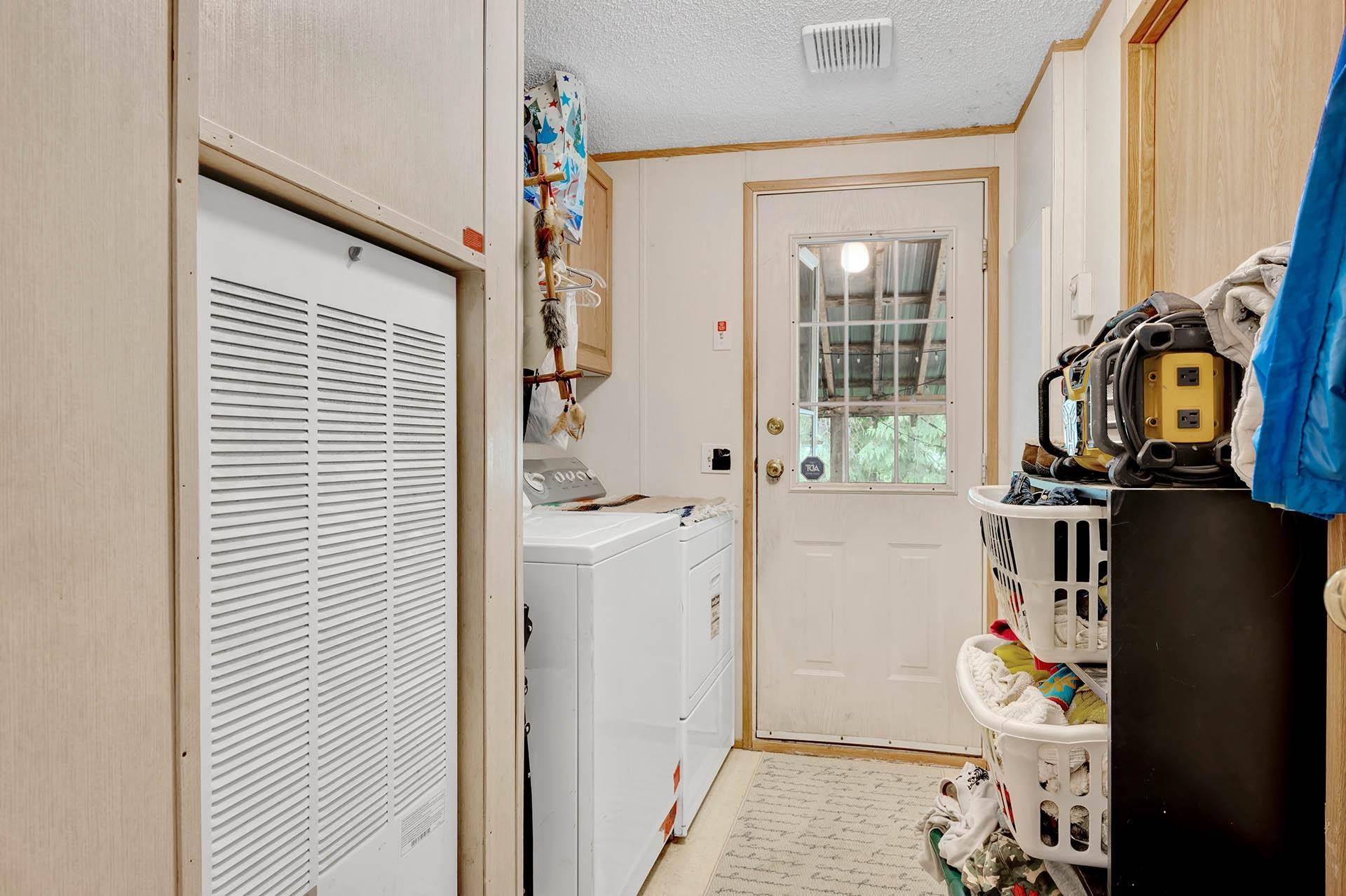32 Old N Thompson E Highway, Clearwater, BC - Indoor Photo Showing Laundry Room