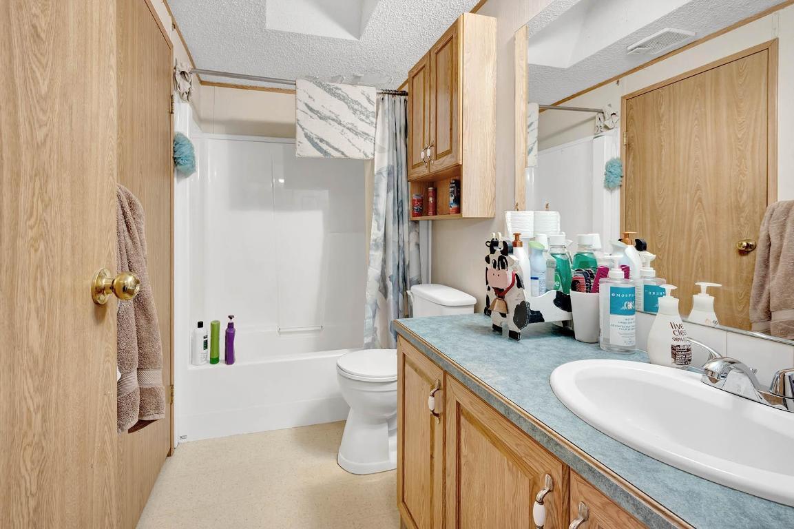 32 Old N Thompson E Highway, Clearwater, BC - Indoor Photo Showing Bathroom