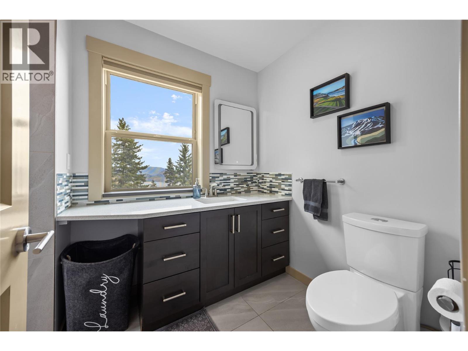 432 Hwy 97 Highway, Summerland, BC - Indoor Photo Showing Bathroom
