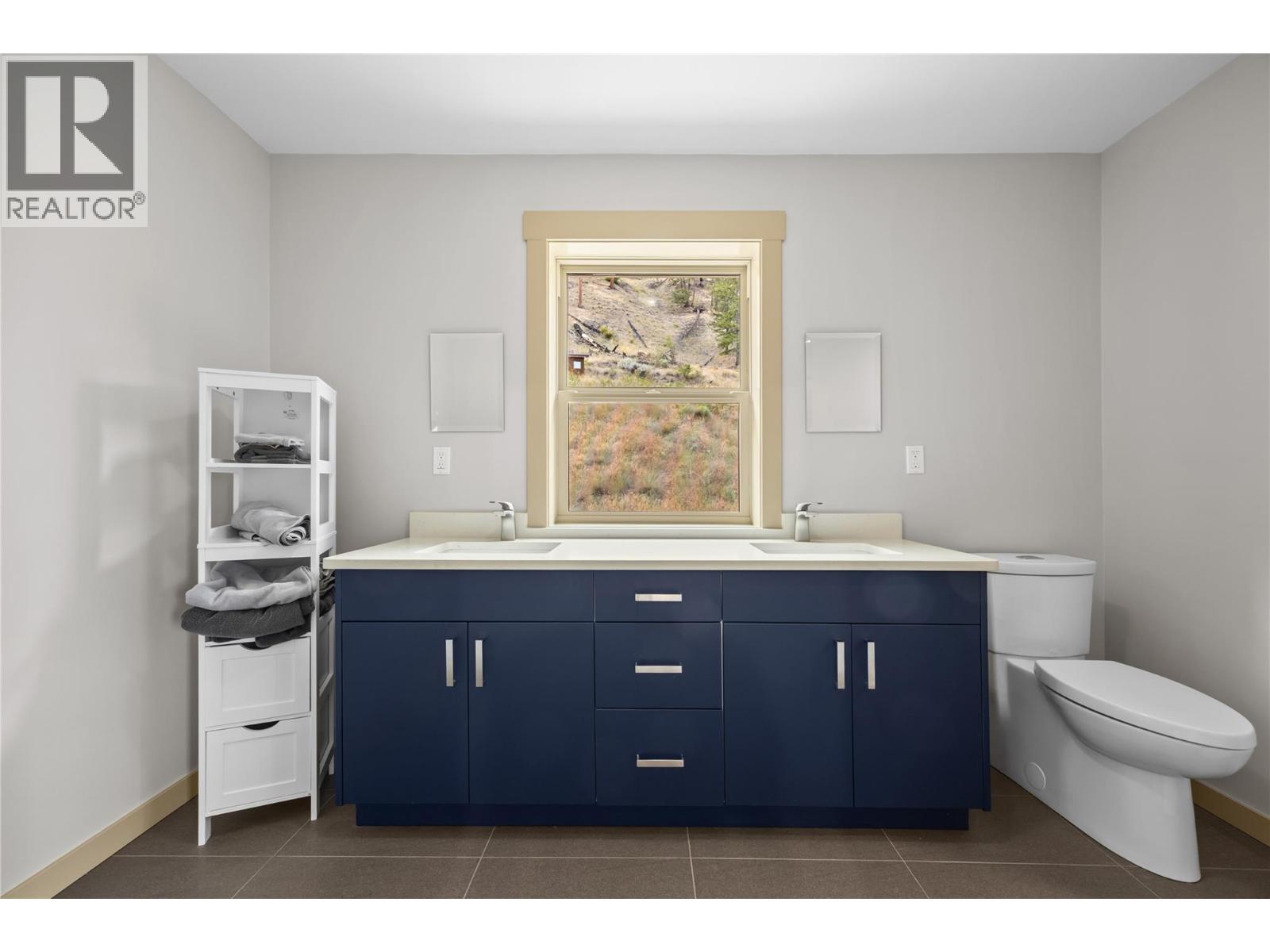 432 Hwy 97 Highway, Summerland, BC - Indoor Photo Showing Bathroom