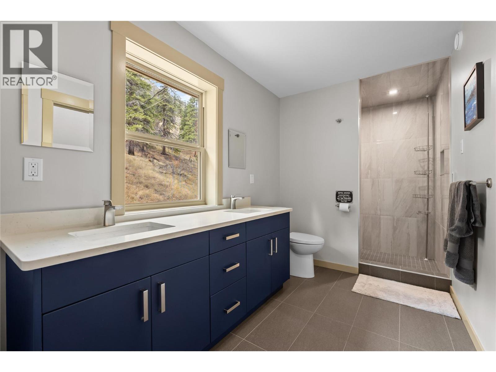 432 Hwy 97 Highway, Summerland, BC - Indoor Photo Showing Bathroom