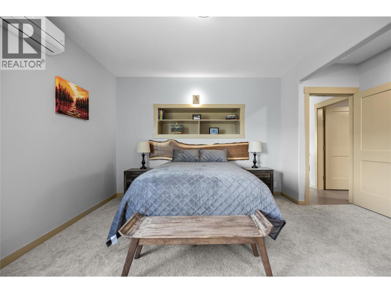 432 Hwy 97 Highway, Summerland, BC - Indoor Photo Showing Bedroom