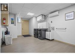 Laundry/utility room Access to outside -