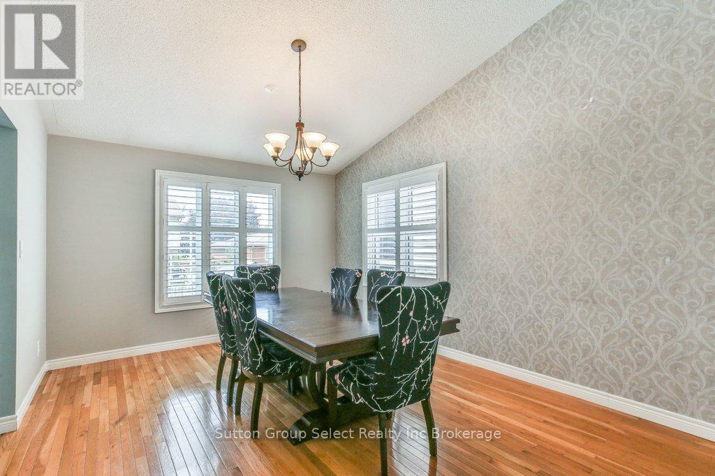 21 Heron Avenue, Woodstock (Woodstock - North), ON - Indoor Photo Showing Dining Room
