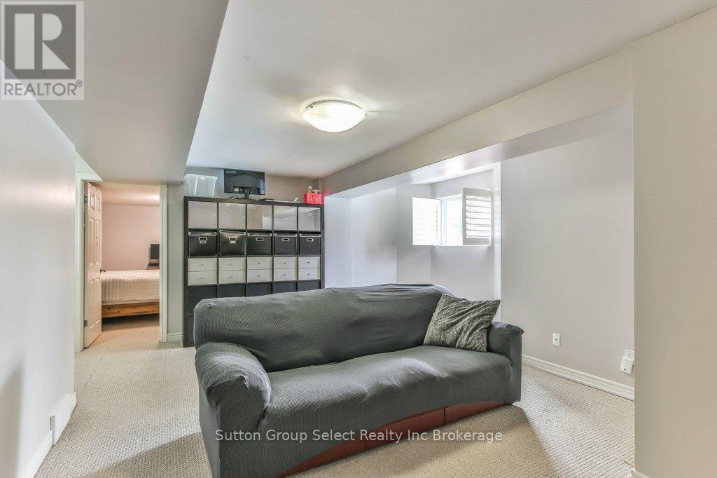 21 Heron Avenue, Woodstock (Woodstock - North), ON - Indoor Photo Showing Bedroom