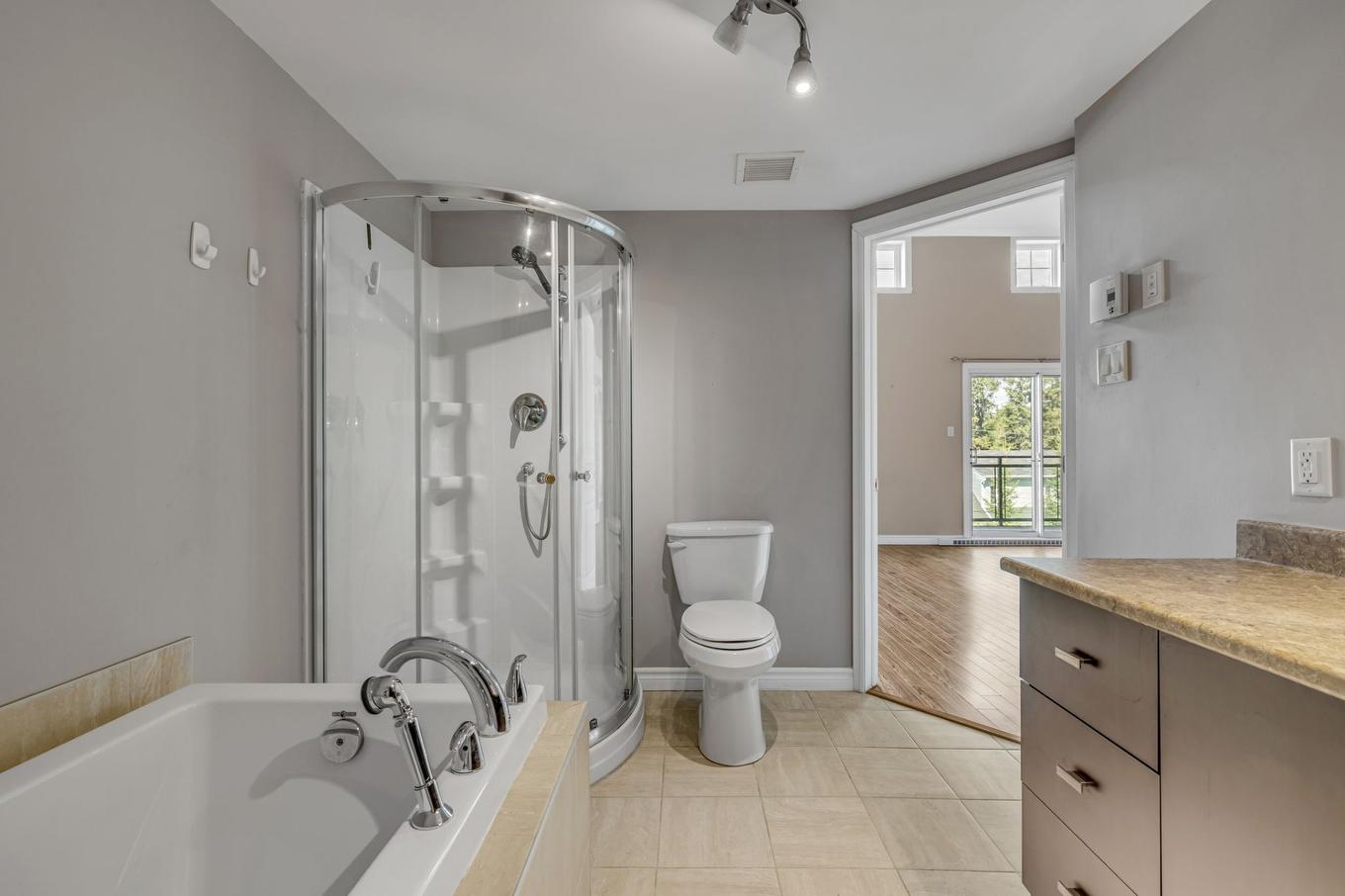 Bathroom - 302-1692 Boul. Pie-Xi N., Québec (La Haute-Saint-Charles), QC - Indoor Photo Showing Bathroom