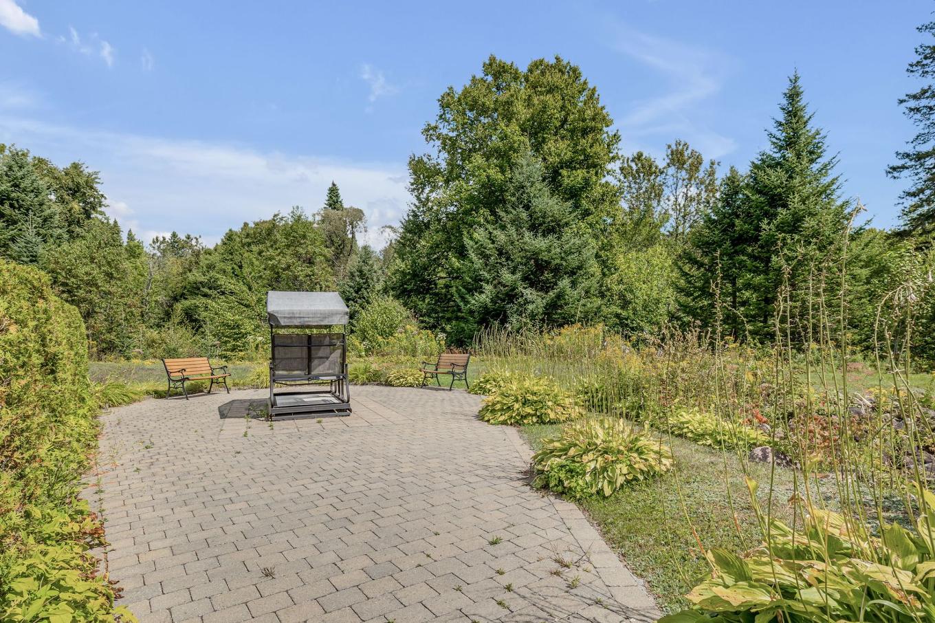 Backyard - 302-1692 Boul. Pie-Xi N., Québec (La Haute-Saint-Charles), QC - Outdoor