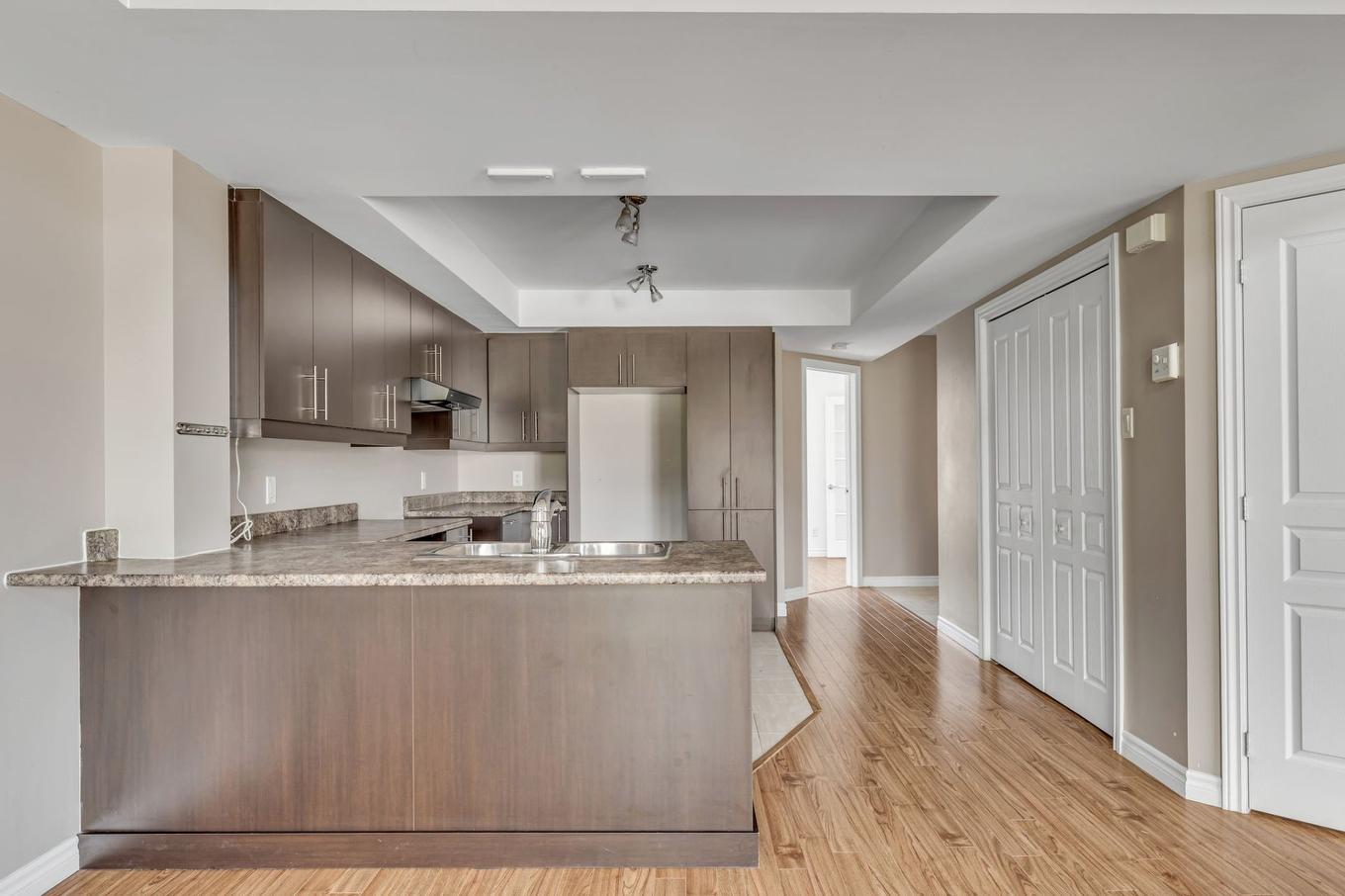 Kitchen - 302-1692 Boul. Pie-Xi N., Québec (La Haute-Saint-Charles), QC - Indoor Photo Showing Kitchen