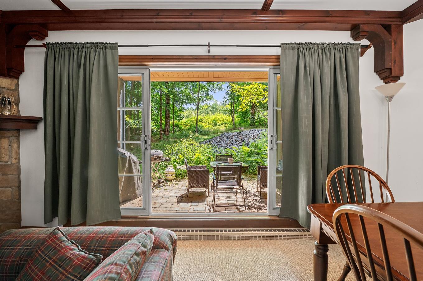 Living room - 7-100 Ch. Des Quatre-Sommets, Mont-Tremblant, QC - Indoor