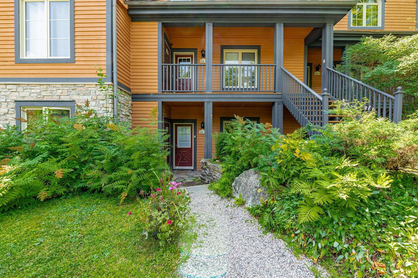 Exterior entrance - 7-100 Ch. Des Quatre-Sommets, Mont-Tremblant, QC - Outdoor