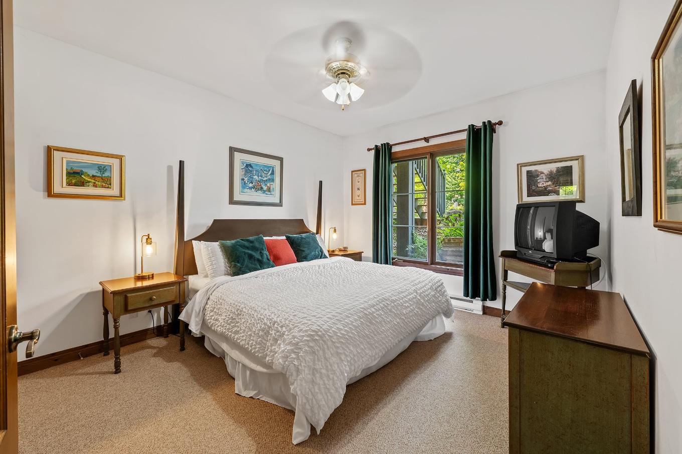 Primary bedroom - 7-100 Ch. Des Quatre-Sommets, Mont-Tremblant, QC - Indoor Photo Showing Bedroom