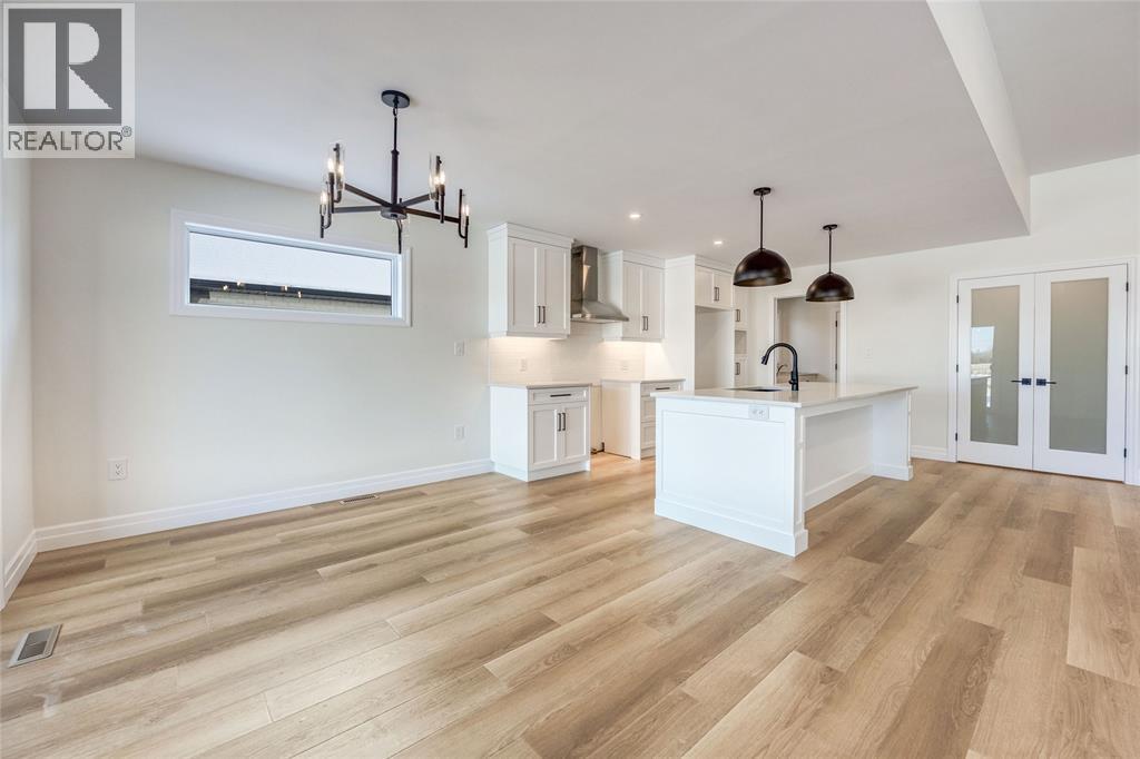 3595 Paul Crescent, Plympton-Wyoming, ON - Indoor Photo Showing Kitchen With Upgraded Kitchen