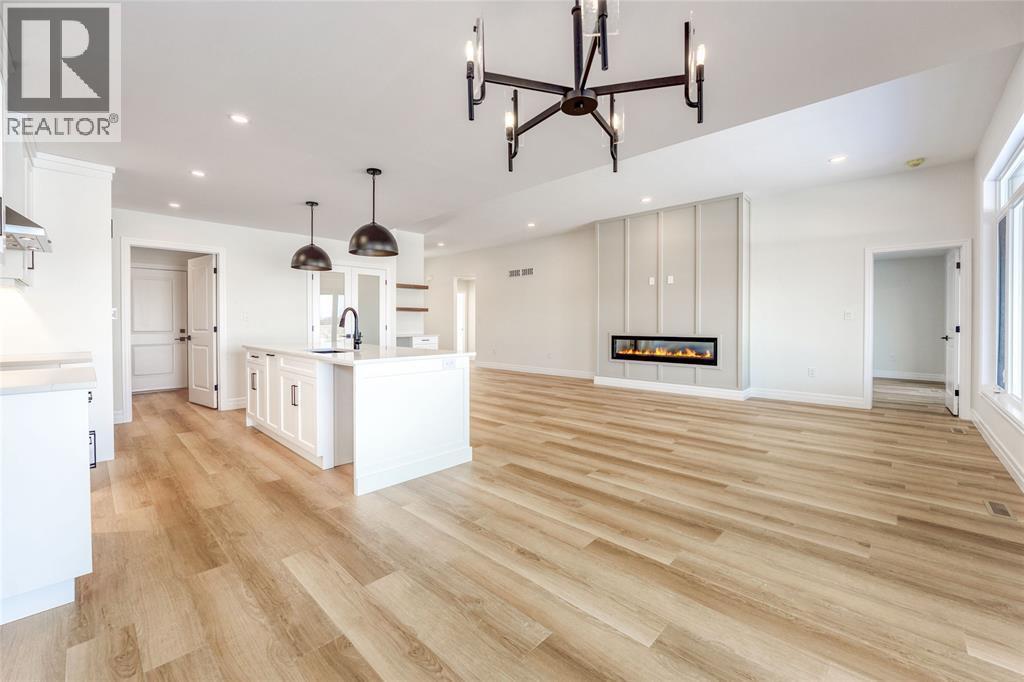 3595 Paul Crescent, Plympton-Wyoming, ON - Indoor Photo Showing Kitchen