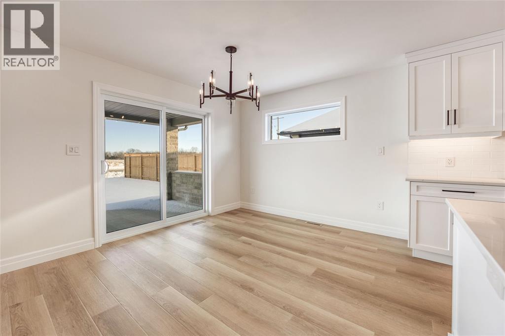 3595 Paul Crescent, Plympton-Wyoming, ON - Indoor Photo Showing Kitchen