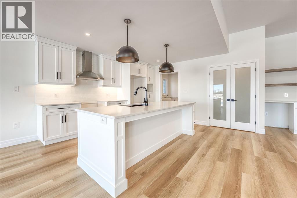 3595 Paul Crescent, Plympton-Wyoming, ON - Indoor Photo Showing Kitchen With Upgraded Kitchen