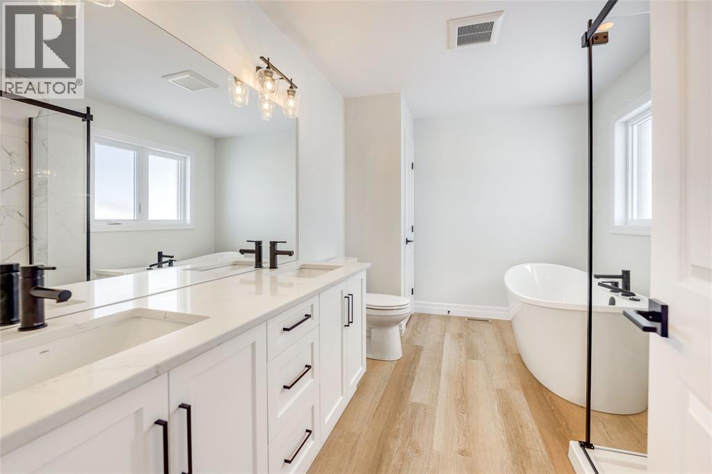 3595 Paul Crescent, Plympton-Wyoming, ON - Indoor Photo Showing Bathroom