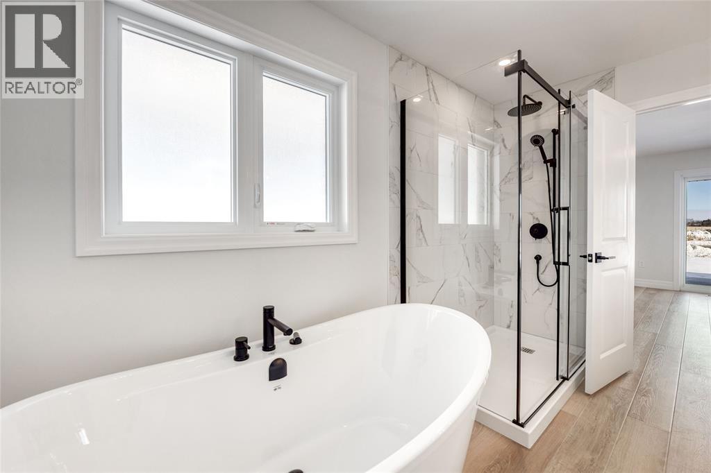 3595 Paul Crescent, Plympton-Wyoming, ON - Indoor Photo Showing Bathroom