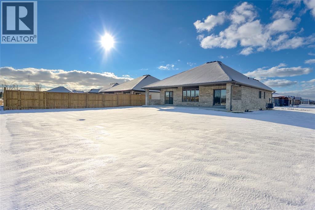 3595 Paul Crescent, Plympton-Wyoming, ON - Outdoor