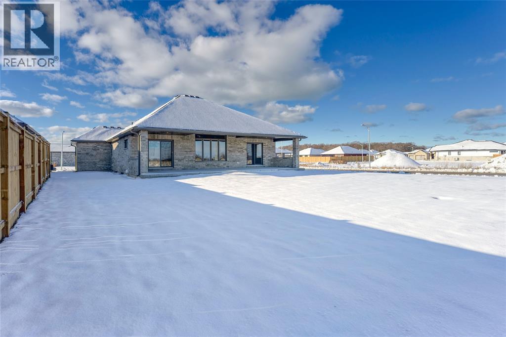 3595 Paul Crescent, Plympton-Wyoming, ON - Outdoor