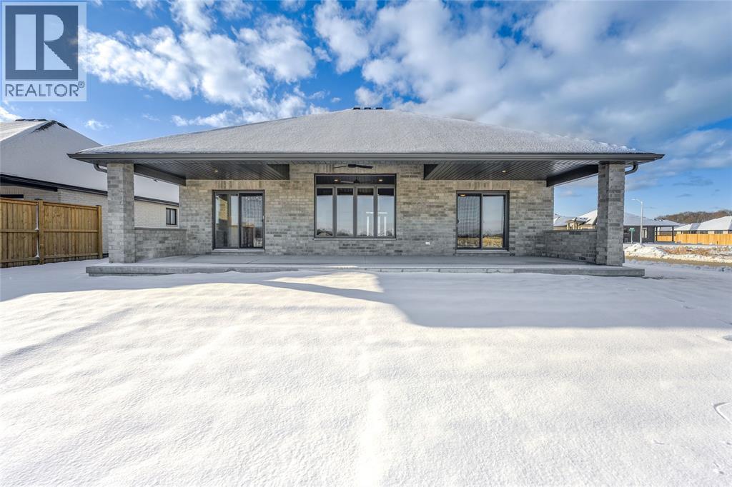 3595 Paul Crescent, Plympton-Wyoming, ON - Outdoor