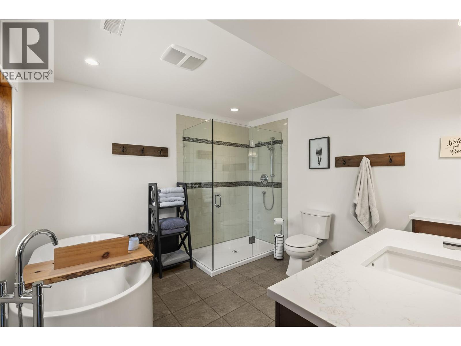 3700 Jean Road, Kelowna, BC - Indoor Photo Showing Bathroom