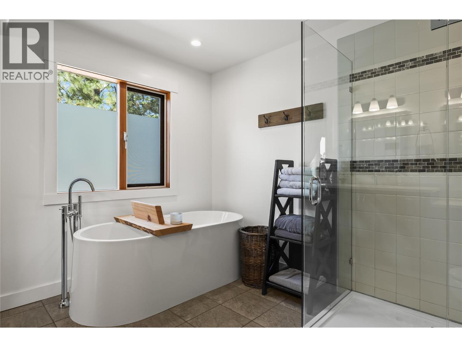 3700 Jean Road, Kelowna, BC - Indoor Photo Showing Bathroom