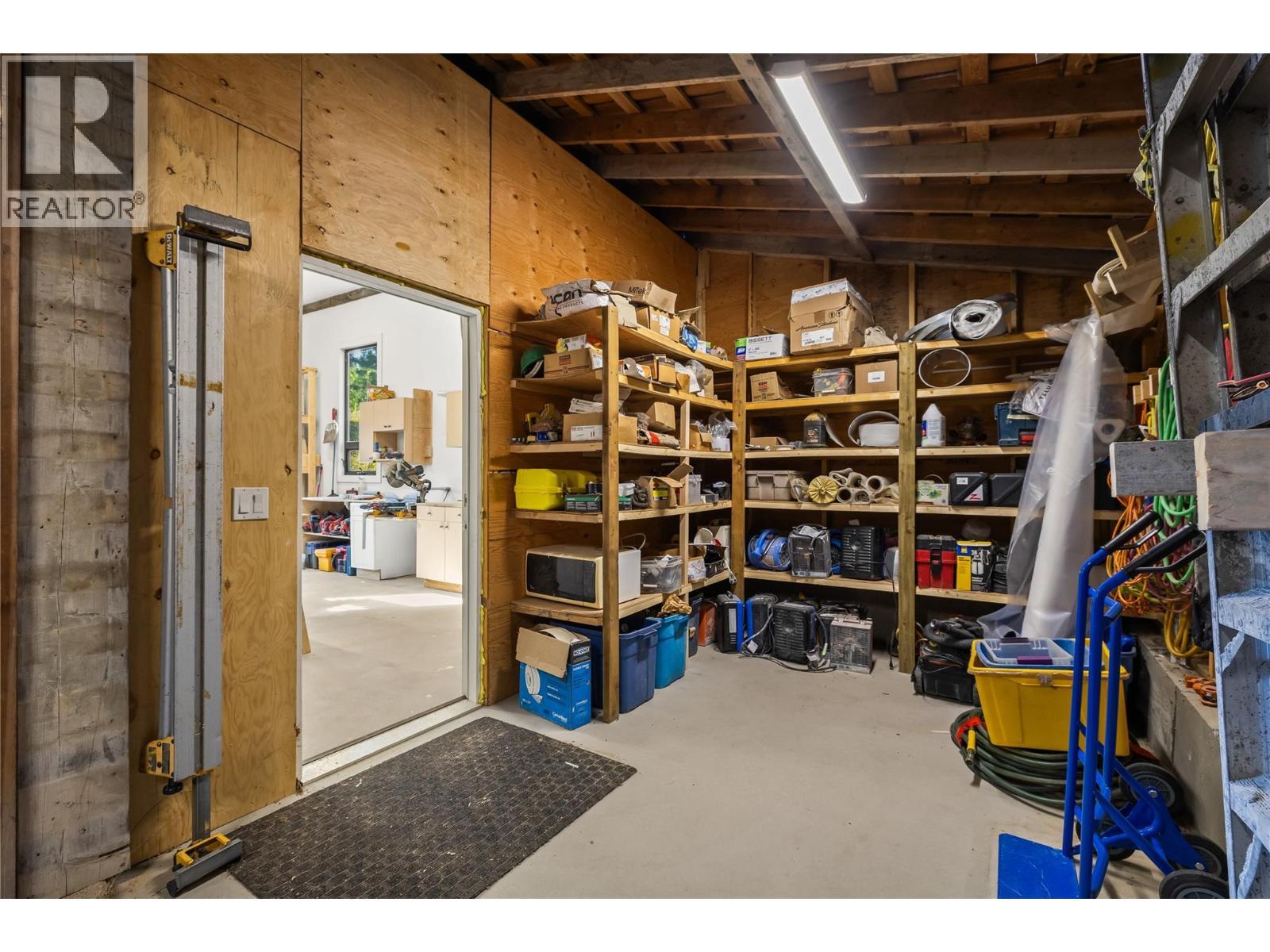 3700 Jean Road, Kelowna, BC - Indoor
