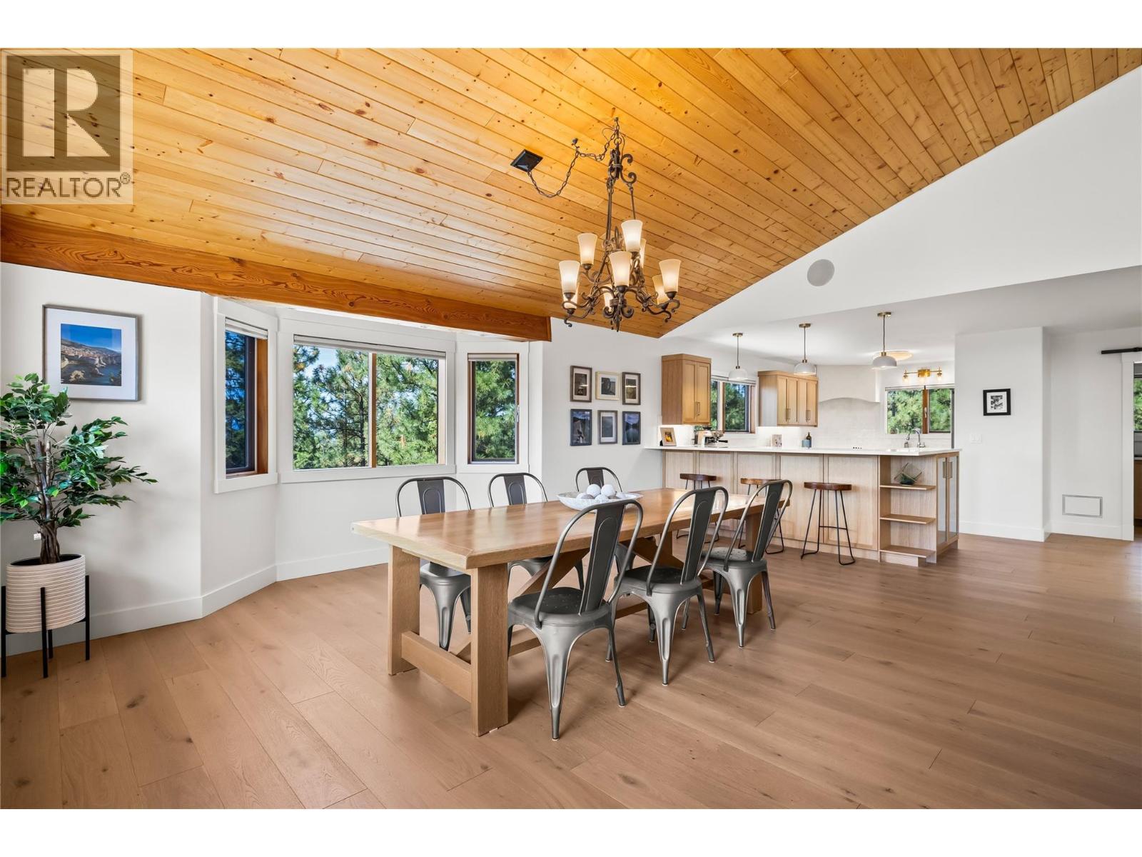 3700 Jean Road, Kelowna, BC - Indoor Photo Showing Dining Room