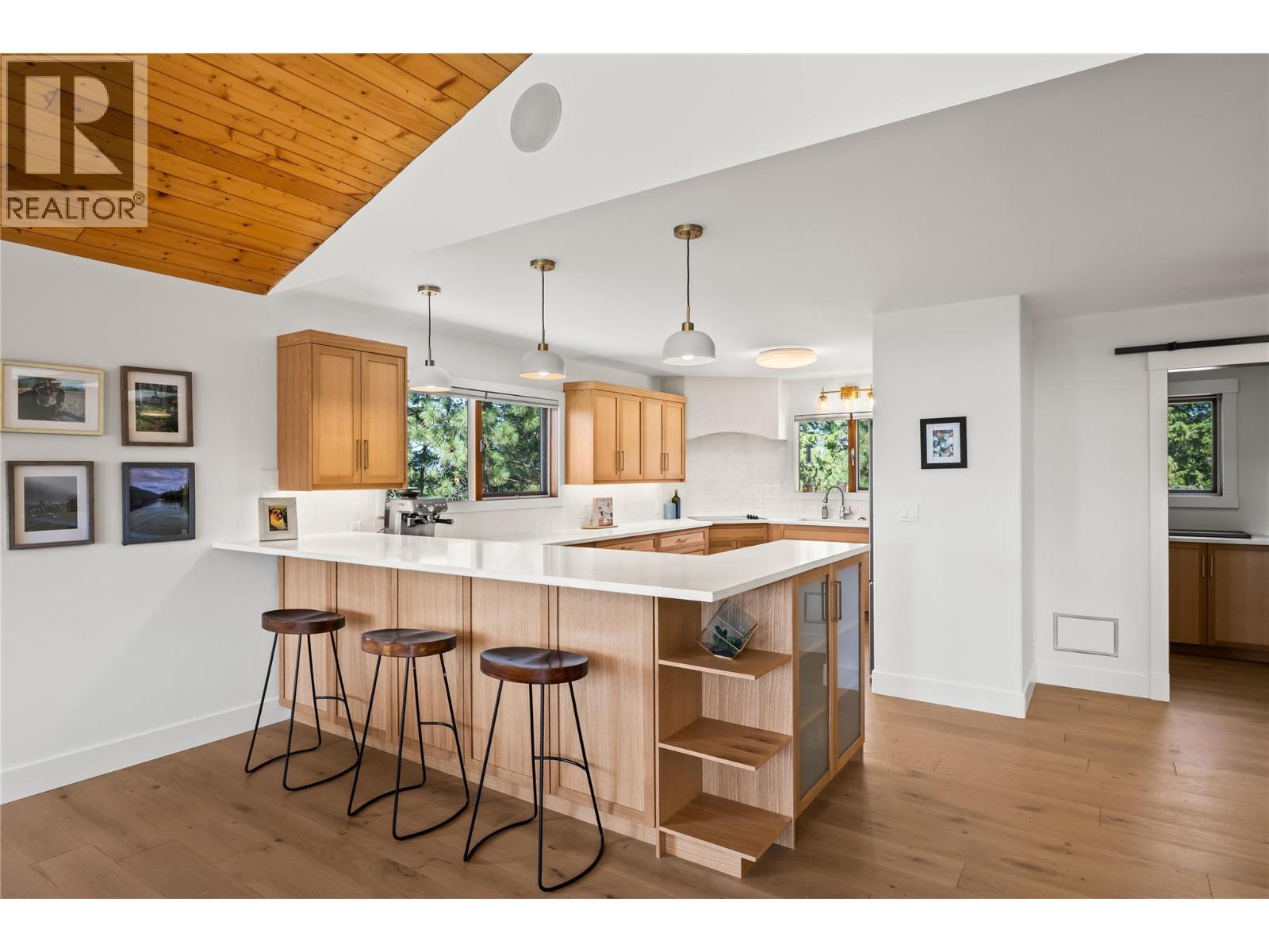 3700 Jean Road, Kelowna, BC - Indoor Photo Showing Kitchen With Upgraded Kitchen