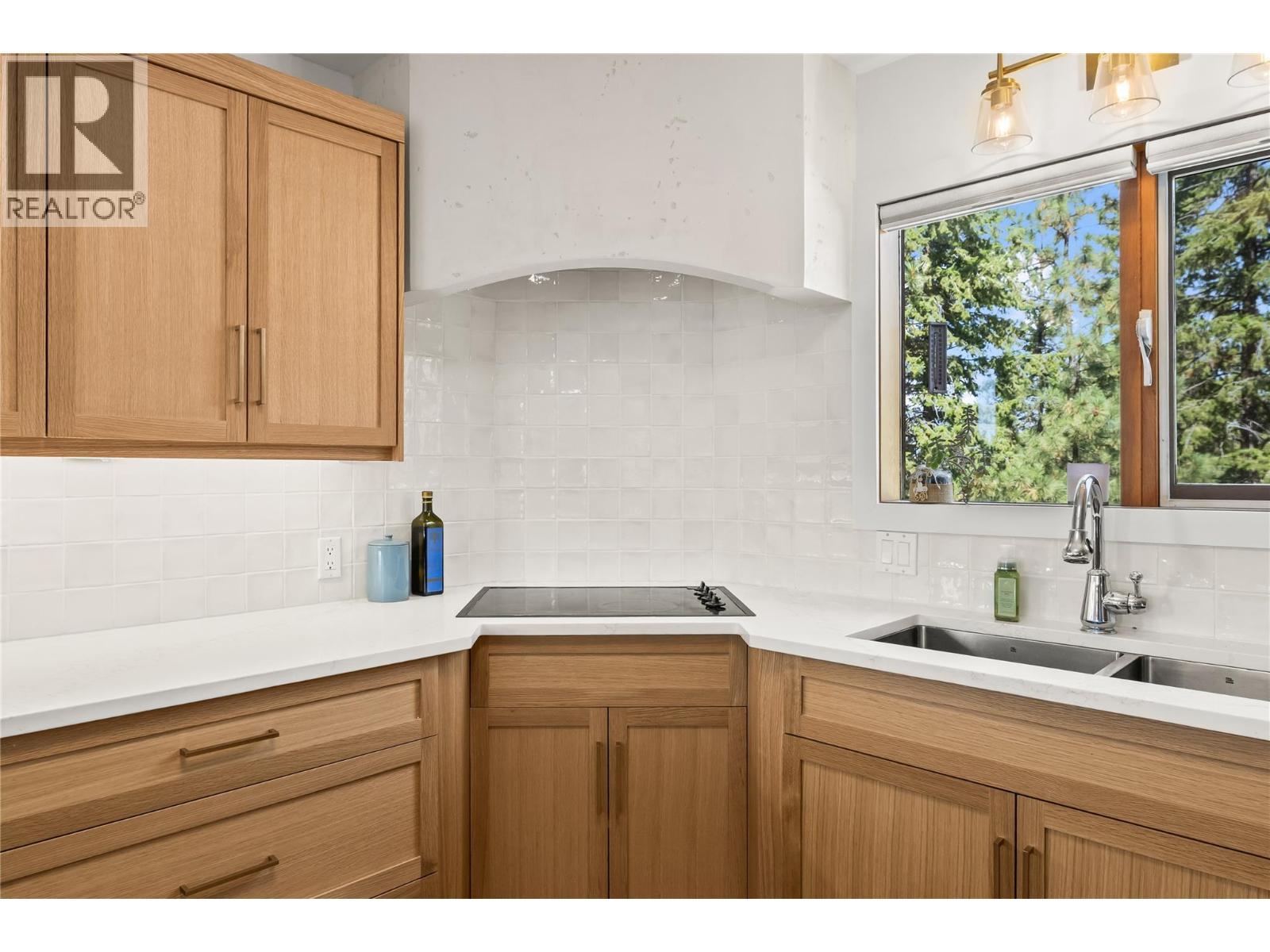 3700 Jean Road, Kelowna, BC - Indoor Photo Showing Kitchen With Double Sink