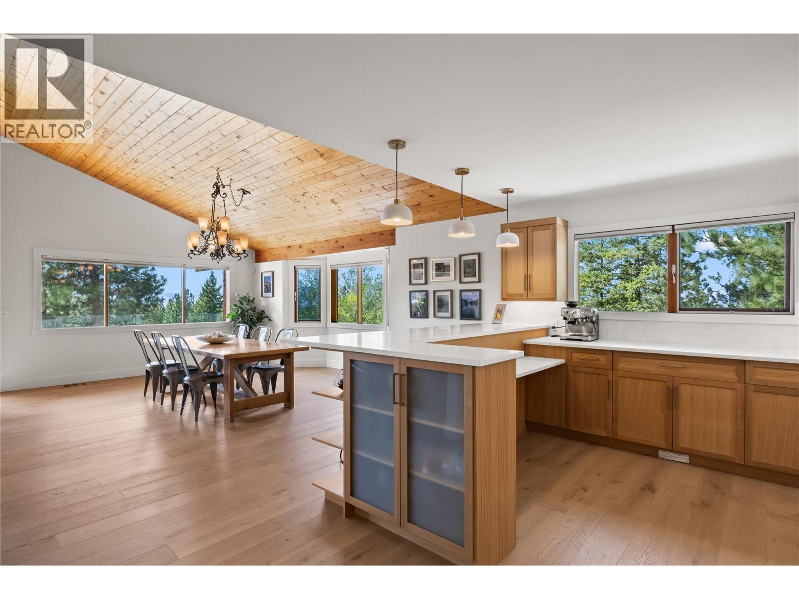 3700 Jean Road, Kelowna, BC - Indoor