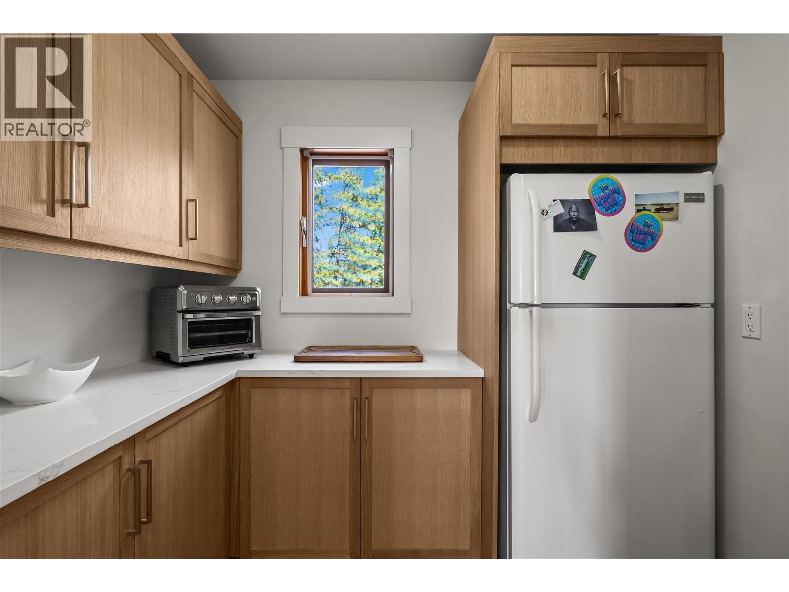 3700 Jean Road, Kelowna, BC - Indoor Photo Showing Kitchen