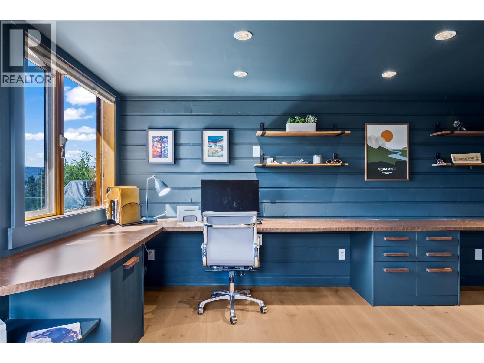 3700 Jean Road, Kelowna, BC - Indoor Photo Showing Office