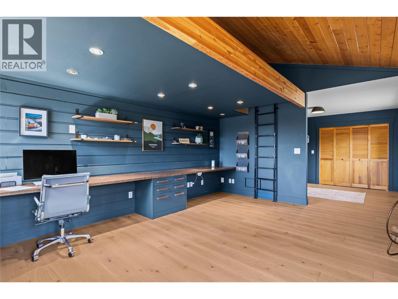 3700 Jean Road, Kelowna, BC - Indoor Photo Showing Office