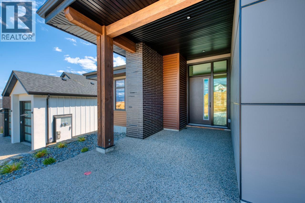 1070 Emslie Street, Kelowna, BC - Outdoor With Exterior