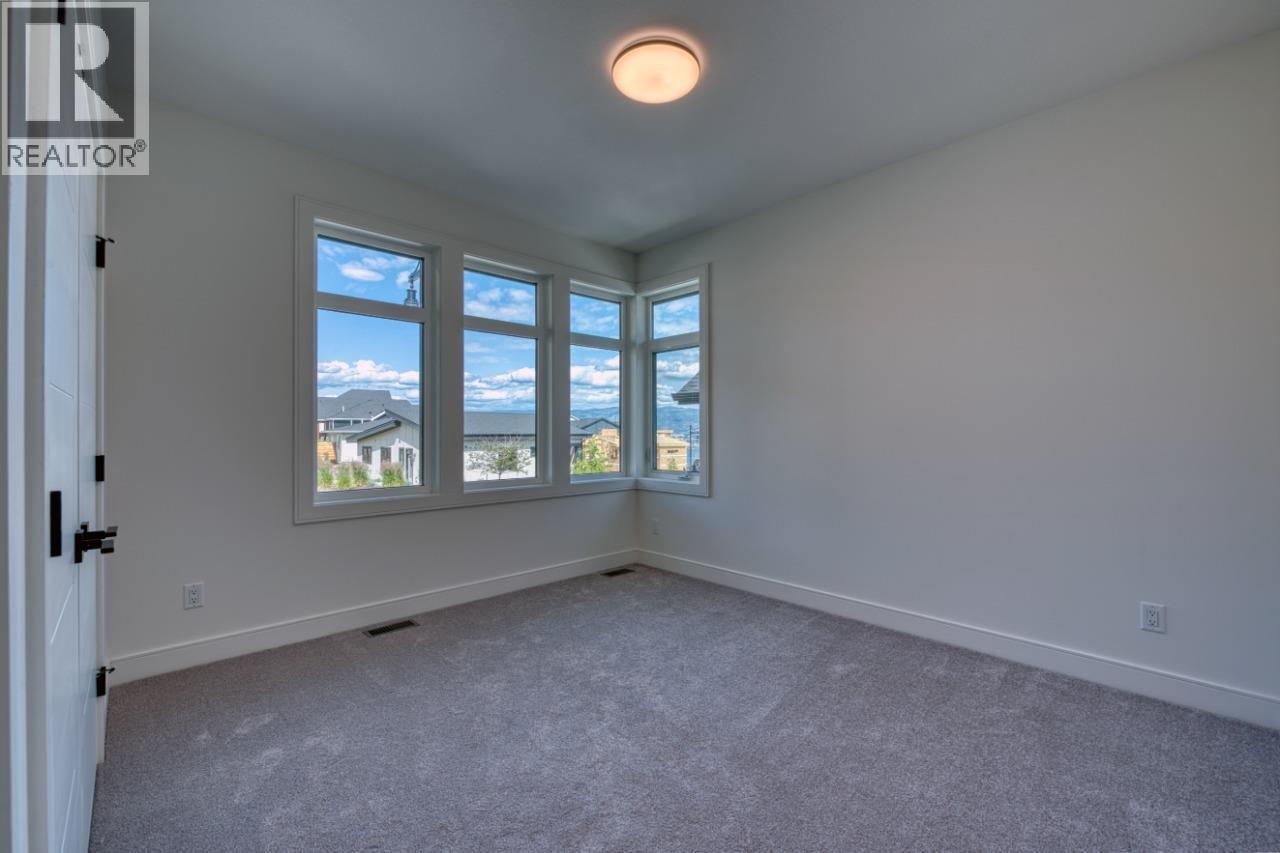 1070 Emslie Street, Kelowna, BC - Indoor Photo Showing Other Room