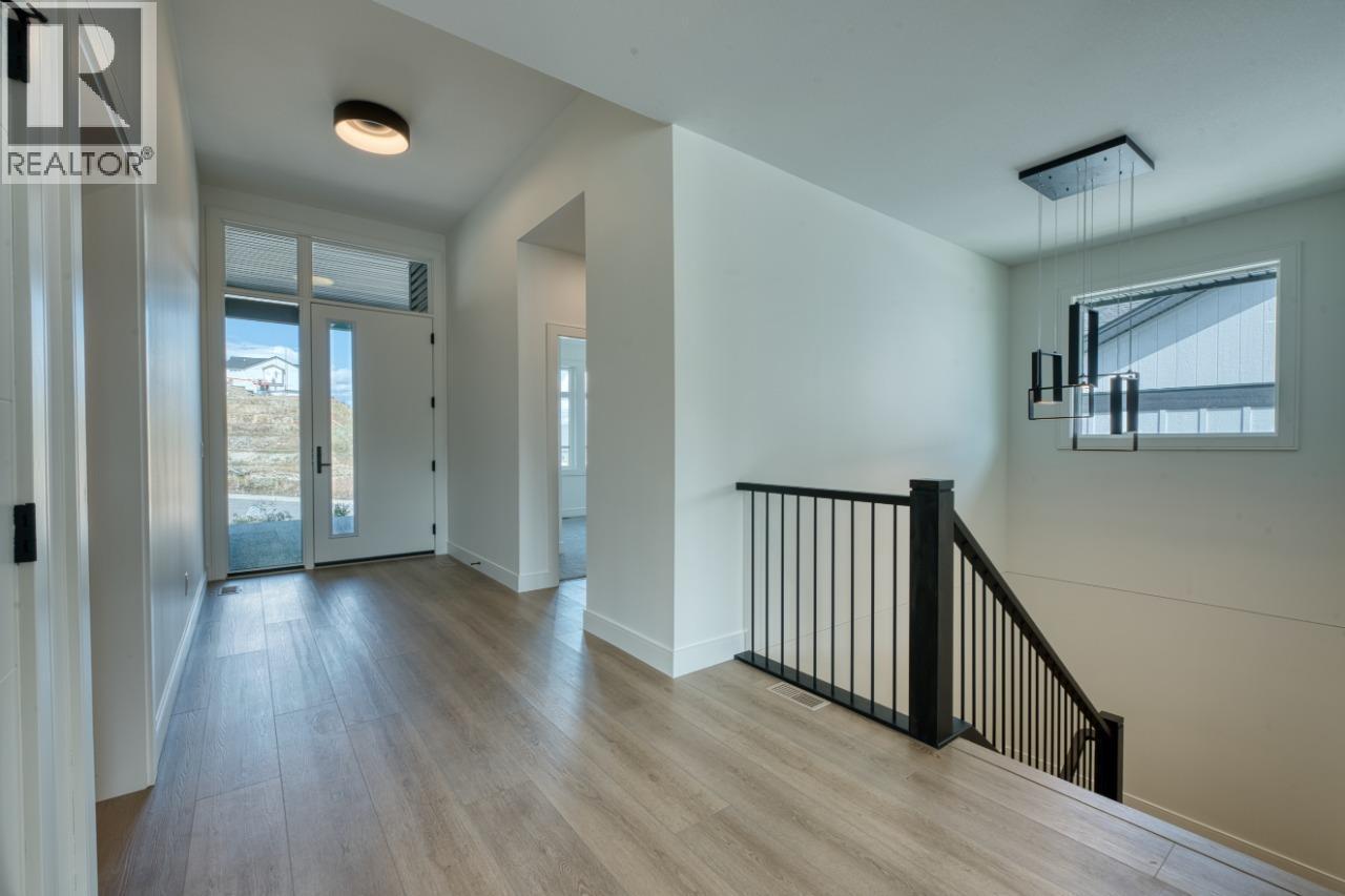 1070 Emslie Street, Kelowna, BC - Indoor Photo Showing Other Room