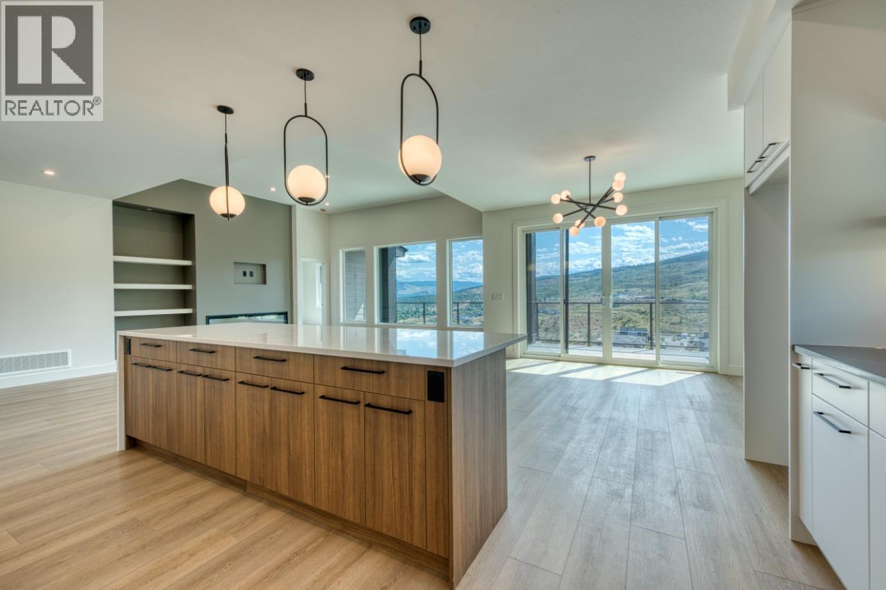 1070 Emslie Street, Kelowna, BC - Indoor Photo Showing Kitchen