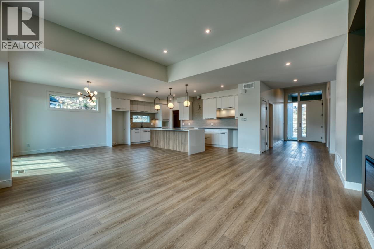 1070 Emslie Street, Kelowna, BC - Indoor