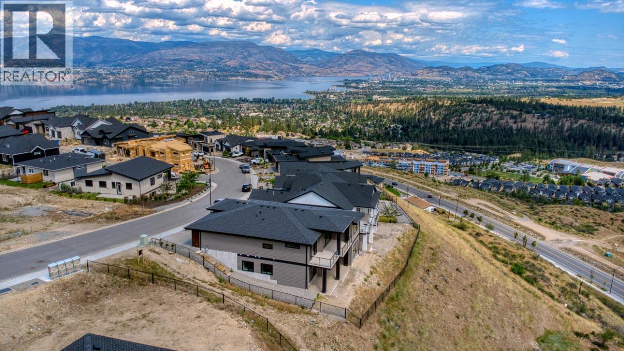 1070 Emslie Street, Kelowna, BC - Outdoor With View