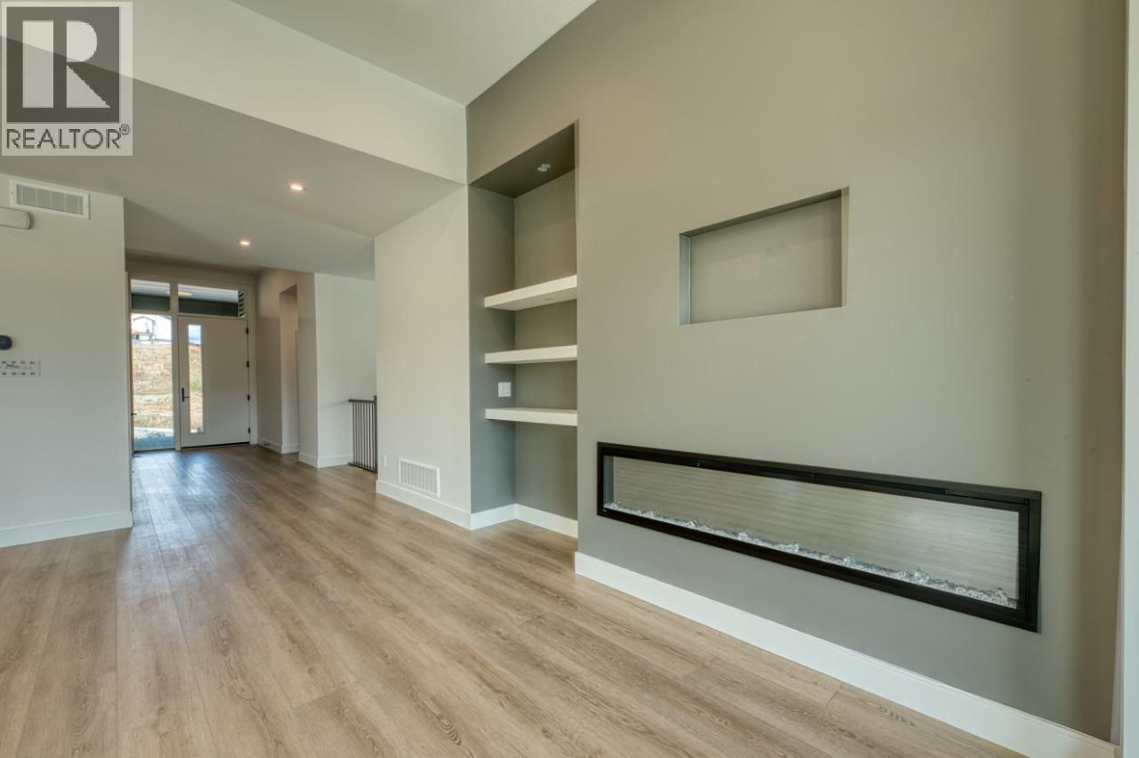 1070 Emslie Street, Kelowna, BC - Indoor Photo Showing Other Room