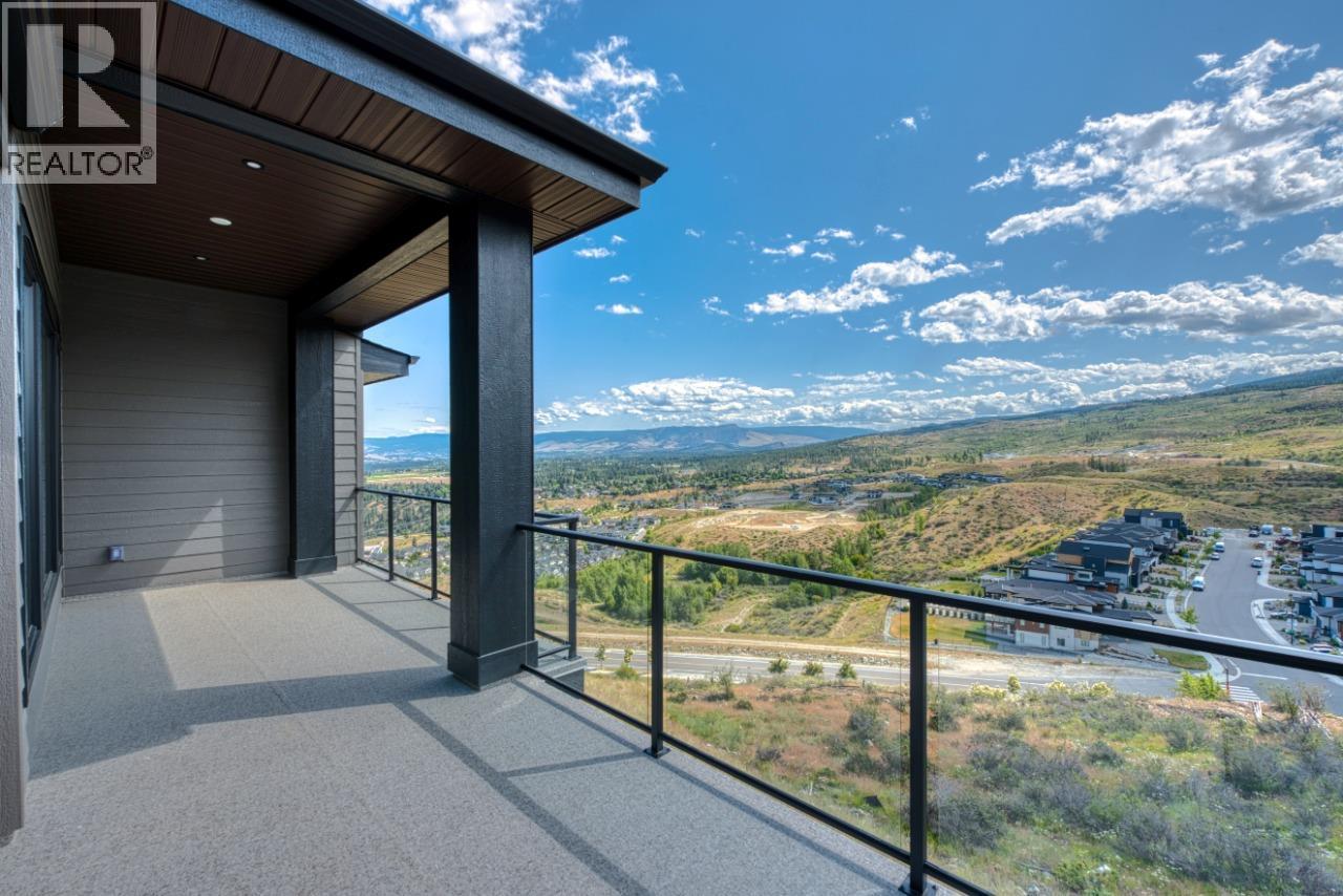 1070 Emslie Street, Kelowna, BC - Outdoor With View