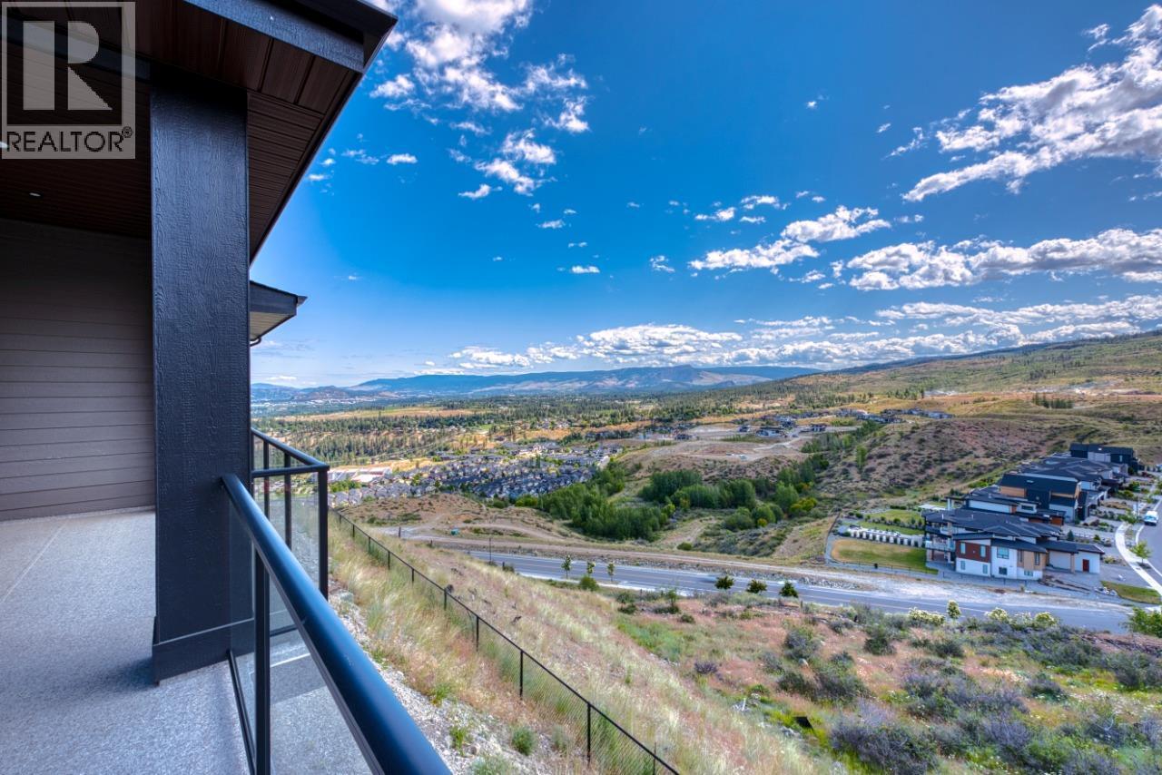 1070 Emslie Street, Kelowna, BC - Outdoor With View